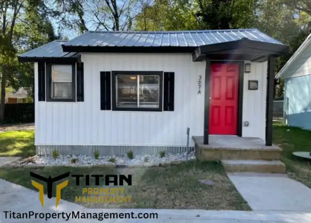 Property at 307 E Narroway, Benton, AR, 72015, 1 bed, 1 bath, [object Object]