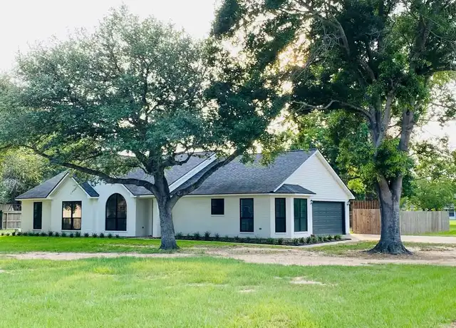 Property at 3907 Quail Cir, Sealy, TX, 77474, 3 beds, 2 baths, [object Object]