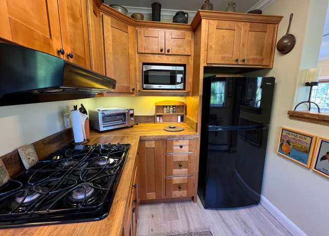 Photo of 6 Kittiwake Rd, Orinda, CA 94563