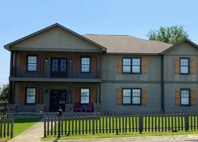 Property at Old Row at Parkview - 1435 Cloverdale Rd, Tuscaloosa, AL, 35401, 1 bed, 1 bath, [object Object]