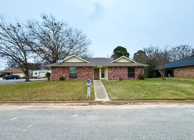 Property at 408 W Briar Ct, Overton, TX, 75684, 3 beds, 2 baths, [object Object]