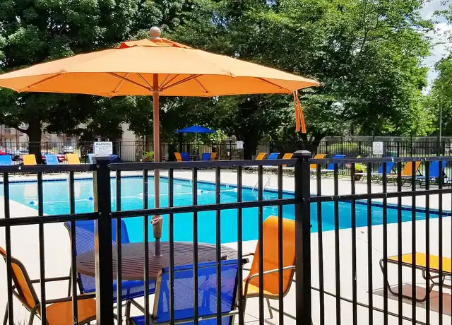 Property at Ashford Place Apartments - 2190 Memorial Dr, Clarksville, TN, 37043, 1 bed, 1 bath, [object Object]