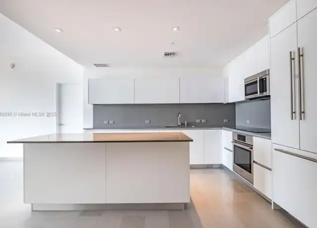 Property at 88 SW 7th St #1004, Miami, FL, 33130, 3 beds, 3 baths, [object Object]