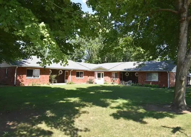 Property at 370 E Silver St Apt 2, Knightstown, IN, 46148, 2 beds, 1 bath, [object Object]