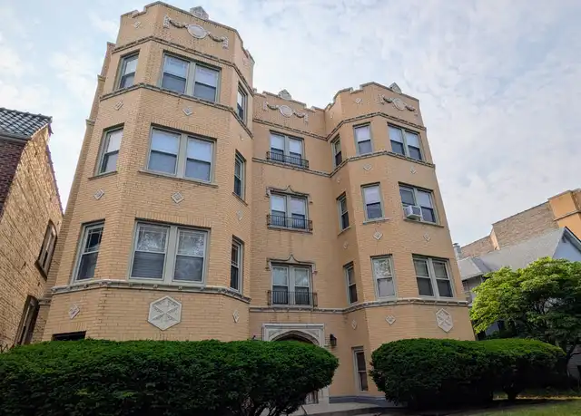 Property at 1010 N Austin Blvd Unit 2S, Oak Park, IL, 60302, 2 beds, 1 bath, [object Object]