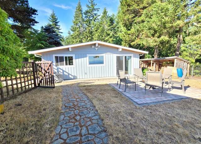 Photo of 1359 Crestview Dr Unit B, Camano, WA 98282