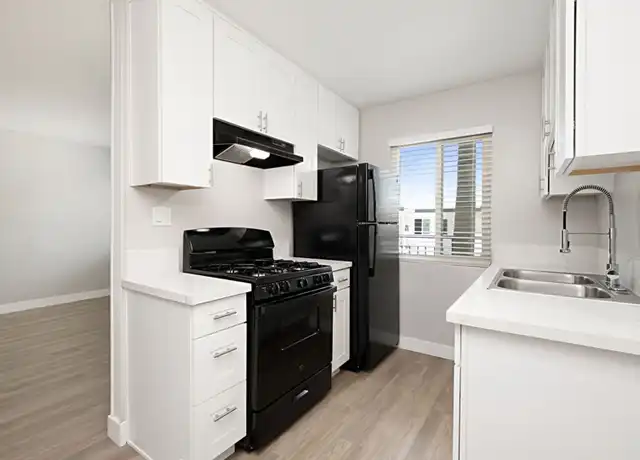 Property at 34 E 18th St, National City, CA, 91950, 1-2 bed, 1 bath, [object Object]