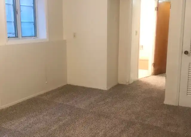 Property at 328 S 37th St Unit 22, Omaha, NE, 68131, 1 bed, 1 bath, [object Object]