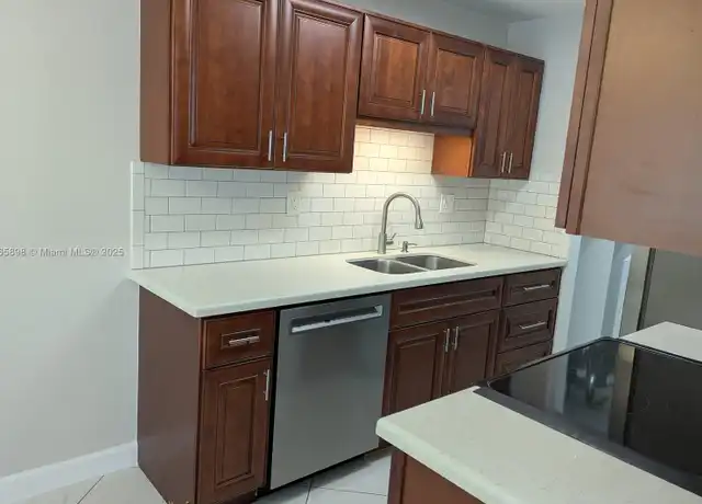 Property at 811 SW 13th St Unit 2, Fort Lauderdale, FL, 33315, 3 beds, 1 bath, [object Object]