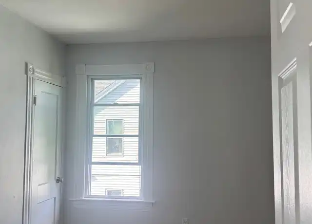 Property at 204 Alder St Unit 3, Waterbury, CT, 06708, 3 beds, 1 bath, [object Object]