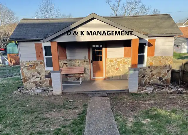 Property at 709 N C St, Lenoir City, TN, 37771, 3 beds, 2 baths, [object Object]