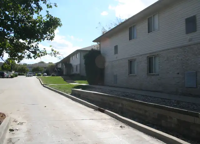 Property at 321 E Vernon Ave Unit 1, Normal, IL, 61761, 2 beds, 1 bath, [object Object]