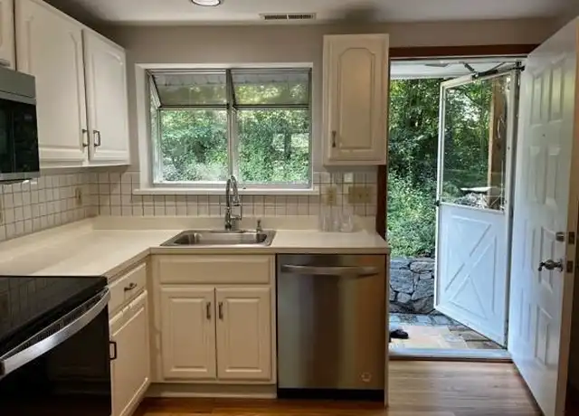 Property at 21 Hollow Tree Rd Unit 1B, Norwalk, CT, 06854, 1 bed, 1 bath, [object Object]