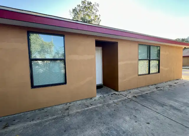 Property at 1721 Quintana Rd Unit 101, San Antonio, TX, 78211, 3 beds, 2 baths, [object Object]