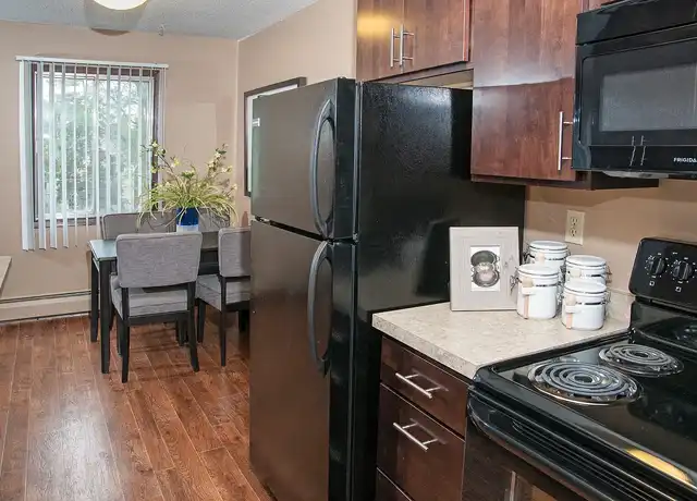 Property at 624 Huron Apartments - 624 Huron Blvd SE, Minneapolis, MN, 55414, 1 bed, 1 bath, [object Object]