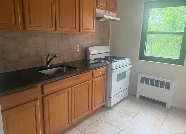 Property at 2329 Hudson Ter Unit E15, Fort Lee, NJ, 07024, 1 bed, 1 bath, [object Object]