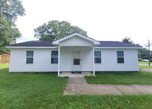 Property at 405 SE Third St, Snow Hill, NC, 28580, 2 beds, 1 bath, [object Object]