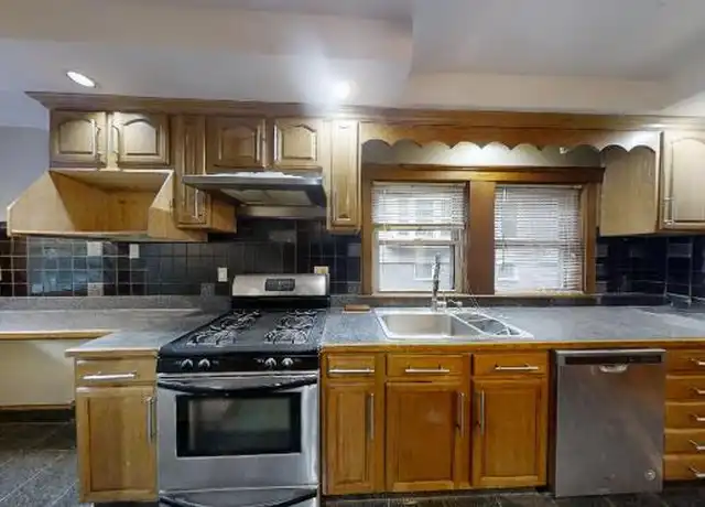 Property at 17 Berry St, Quincy, MA, 02169, 2 beds, 1 bath, [object Object]