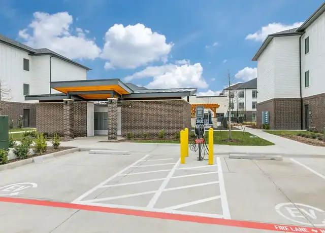 Photo of 1300 Gateway Blvd, Forney, TX 75126
