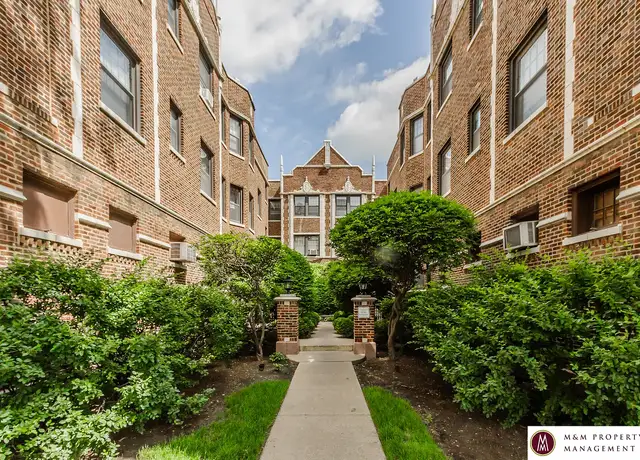 Photo of 1010 North Blvd, Oak Park, IL 60301