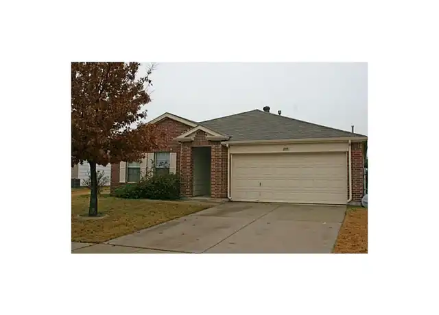 Property at 1009 Greenbend Dr, Denton, TX, 76210, 3 beds, 2 baths, [object Object]