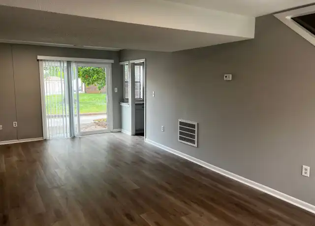 Property at 200 S Liberty St, Spartanburg, SC, 29306, 1-3 bed, 1-2.5 bath, [object Object]