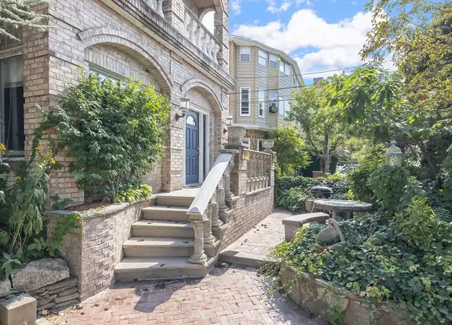 Property at 110 High St Unit 2, Waltham, MA, 02453, 2 beds, 1 bath, [object Object]