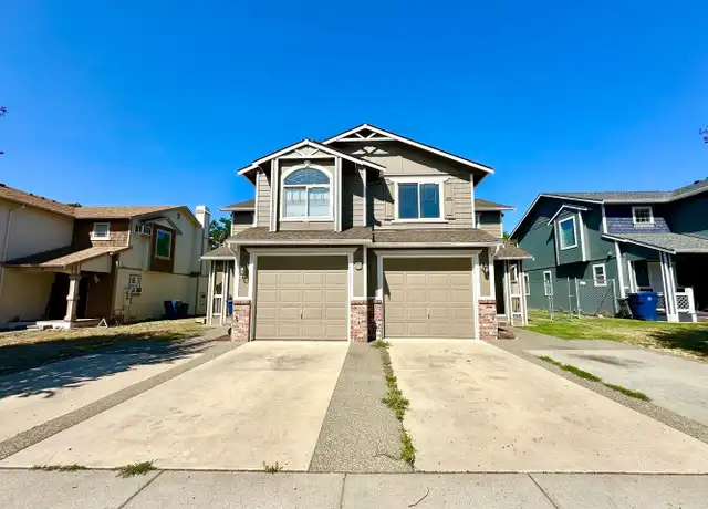 Property at 2103 Yellowstone St Unit B, Ellensburg, WA, 98926, 3 beds, 2.5 baths, [object Object]