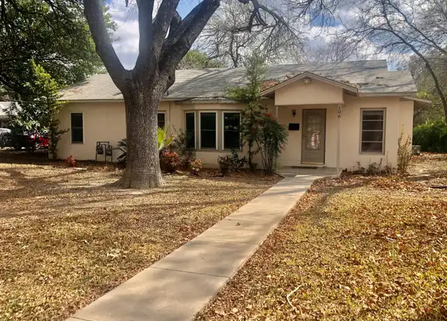Property at 106 Park Ave, Del Rio, TX, 78840, 4 beds, 2 baths, [object Object]