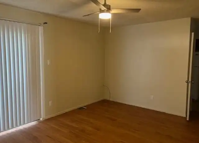 Property at 1300 N College St, Gonzales, TX, 78629, 2 beds, 1 bath, [object Object]