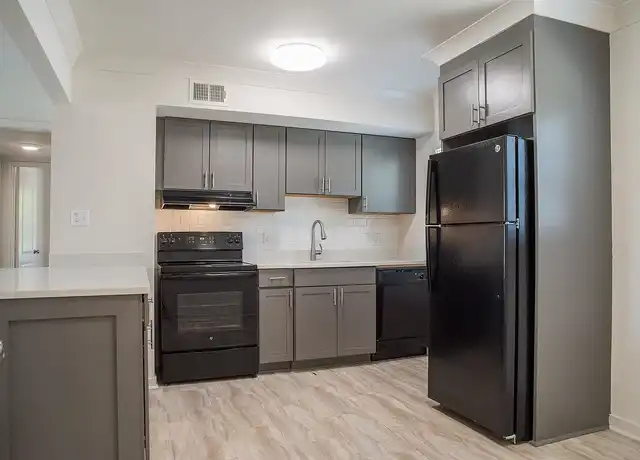 Property at Parkview Apartments - 3001 Parkridge Dr, Homewood, AL, 35209, 2 beds, 1 bath, [object Object]