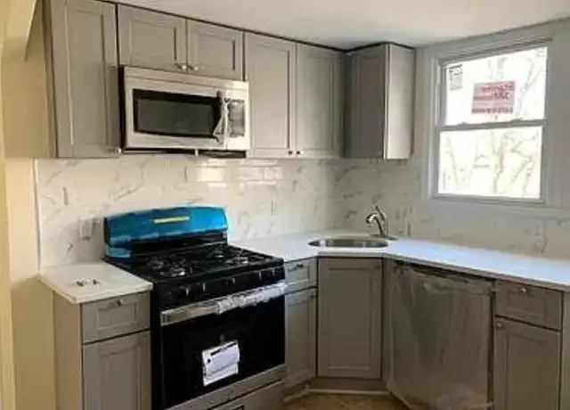 Property at 33 Schuyler Ter, East Orange, NJ, 07017, 2 beds, 1 bath, [object Object]