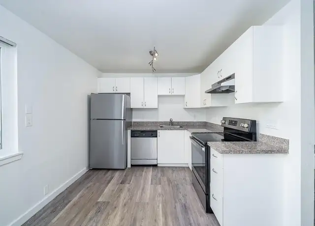 Photo of 7580 SW Hunziker Rd, Portland, OR 97223