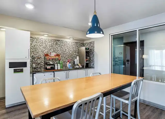 Property at New Orleans - Airport - I-10 - 2232 Veterans Blvd, Kenner, LA, 70062, 0 beds, 1 bath, [object Object]