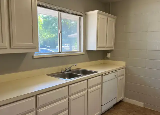 Property at 2233 W Oak St Unit 103, Denton, TX, 76201, 1 bed, 1 bath, [object Object]