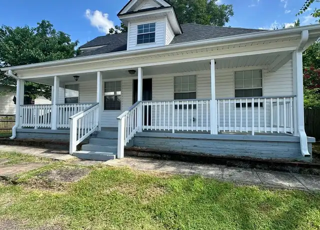 Property at 611 W 4th St, Russellville, AR, 72801, 4 beds, 2 baths, [object Object]