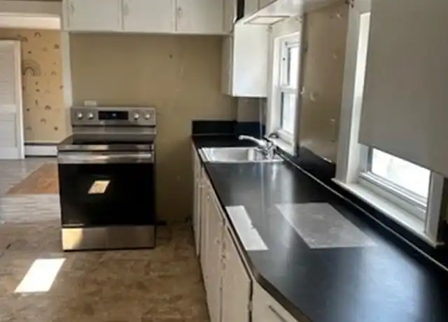 Property at 5 Andover St Unit 2, Peabody, MA, 01960, 3 beds, 1 bath, [object Object]