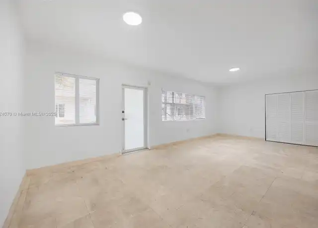 Property at 1100 Venetian Way Unit 1D, Miami Beach, FL, 33139, 1 bed, 1 bath, [object Object]