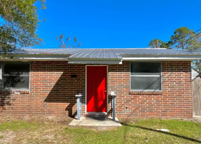 Property at 822 Floyd St NE, Live Oak, FL, 32064, 2 beds, 1 bath, [object Object]