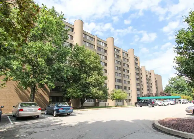 Property at Racquet Club Apartments - 100 Oxford Dr, Monroeville, PA, 15146, 1 bed, 1 bath, [object Object]