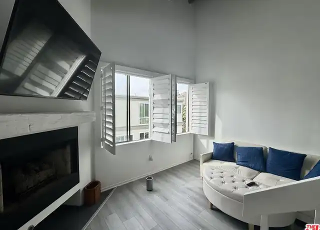 Property at 14 Mast St #2, Marina Del Rey, CA, 90292, 1 bed, 1 bath, [object Object]