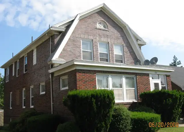 Property at 126 E 38th St Unit 1st Floor, Erie, PA, 16504, 2 beds, 1 bath, [object Object]