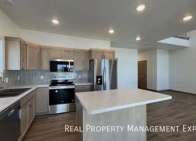 Property at 9000 W Jerald Pl, Sioux Falls, SD, 57106, 3 beds, 2.5 baths, [object Object]