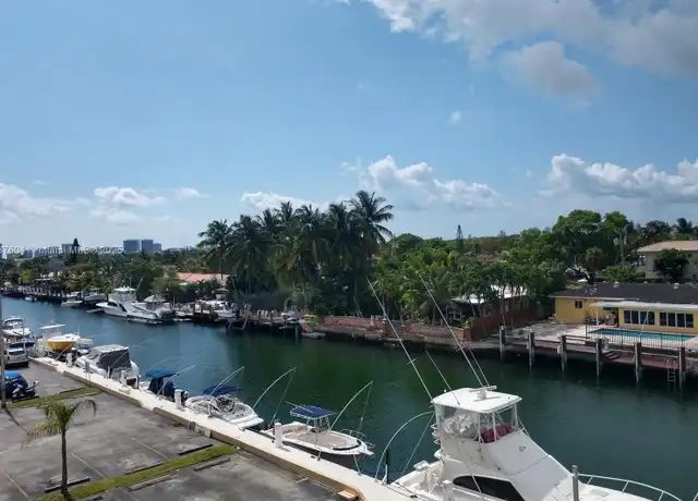 Property at 2000 NE 135th St #402, North Miami, FL, 33181, 1 bed, 1 bath, [object Object]