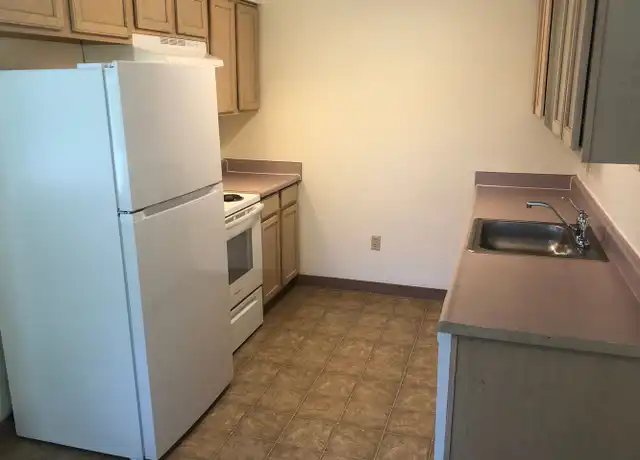 Property at 835 Piedmont Ave NW Unit 8, Salem, OR, 97304, 3 beds, 1 bath, [object Object]