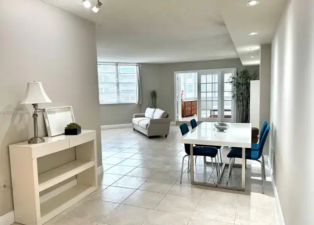 Property at 801 Brickell Bay Dr #465, Miami, FL, 33131, 2 beds, 2 baths, [object Object]