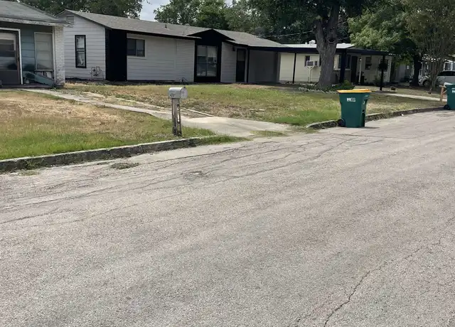 Property at 401 W Lindbergh Blvd, Universal City, TX, 78148, 3 beds, 1 bath, [object Object]