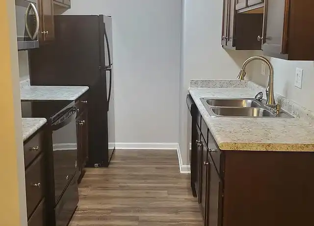 Property at Lone Star Apartments - 1637 Old Ford Rd, New Albany, IN, 47150, 2 beds, 1 bath, [object Object]