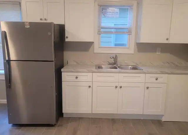 Property at 28 Brewster St Unit 2, New Haven, CT, 06511, 4 beds, 2 baths, [object Object]