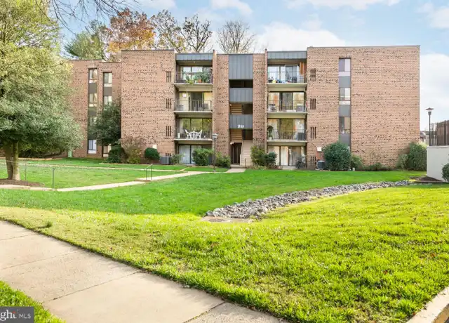 Property at 7802 Dassett Ct Unit T-3, Annandale, VA, 22003, 2 beds, 2 baths, [object Object]